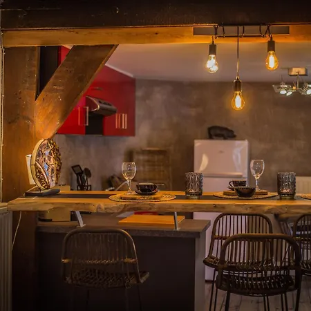 Au Dessus Du Cochon Perche 더뷔