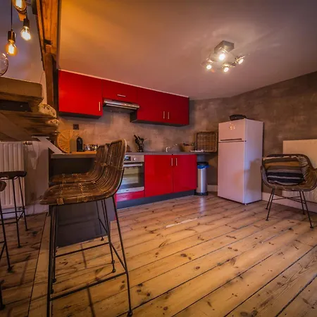 Au Dessus Du Cochon Perche * 더뷔